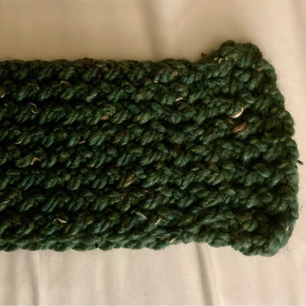 HANDMADE elegant green knit scarf for adults